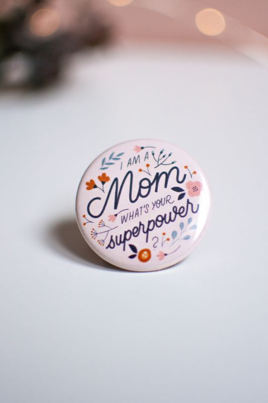 Placka s motivem pro maminky I'm a mom what's your superpower, ⌀ 37 mm